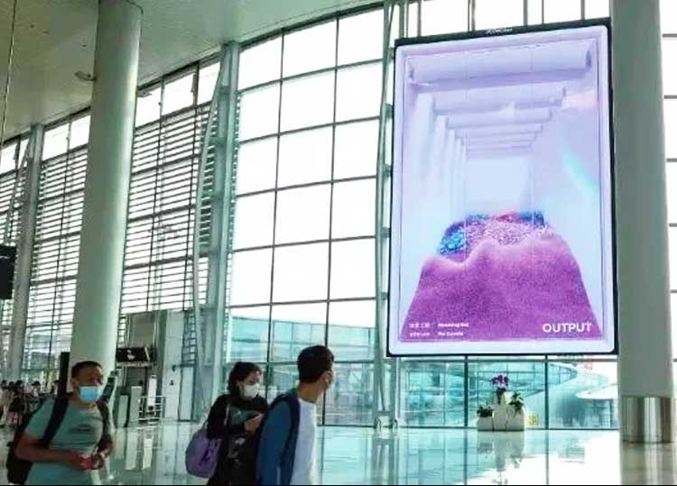 3D-рекламный щит в зале вылета внутренних рейсов Гуанчжоу Байюнь T2 площадью около 88 м2